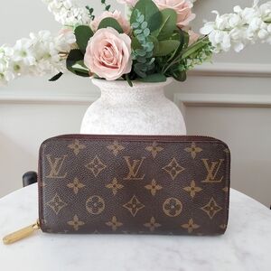Louis Vuitton Monogram Zippy Wallet